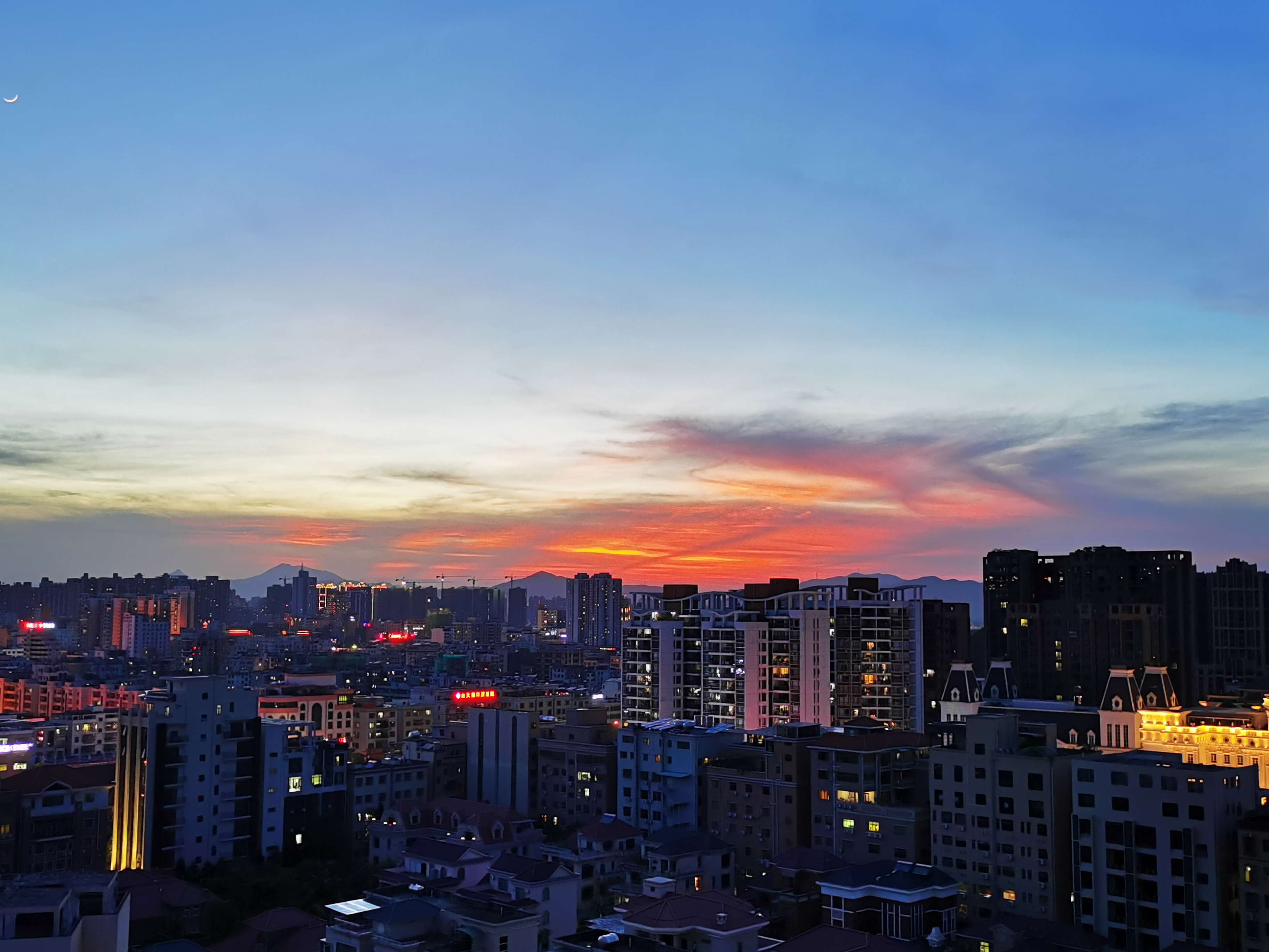 落日余辉 霞光万道——邓彩娴